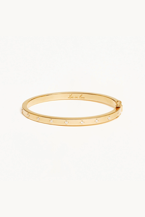 By Charlotte | Live in Love Hinged Bracelet Gold | Girls With Gems