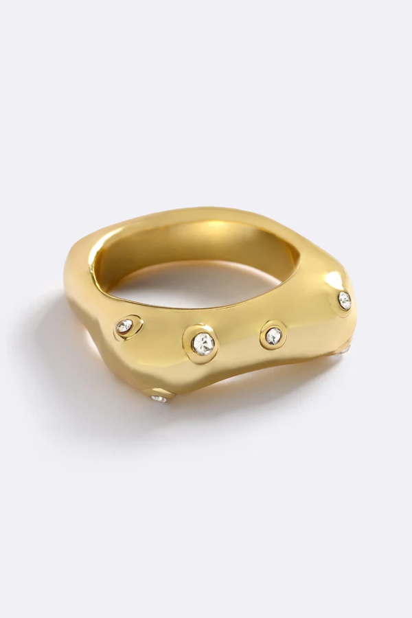 Emma Pills | Iced Out Ring Gold | Girls with Gems