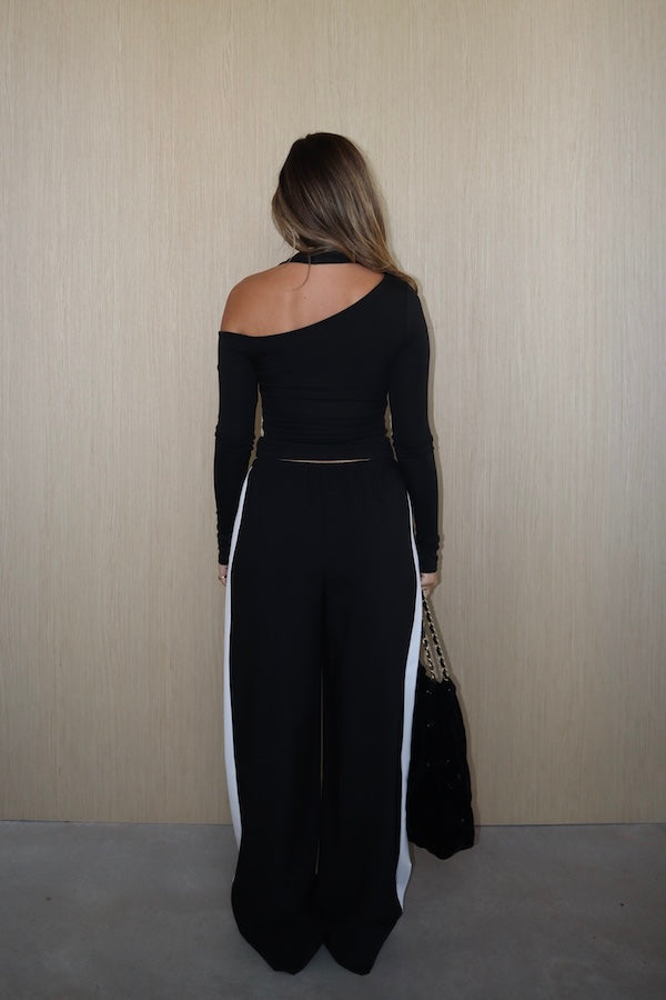 Sneaky Link | Issy Long Sleeve Top Black | Girls With Gems