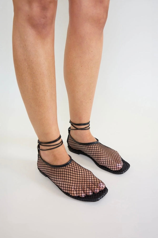 Pfeiffer | Theos Mesh Flat Black | Girls with Gems